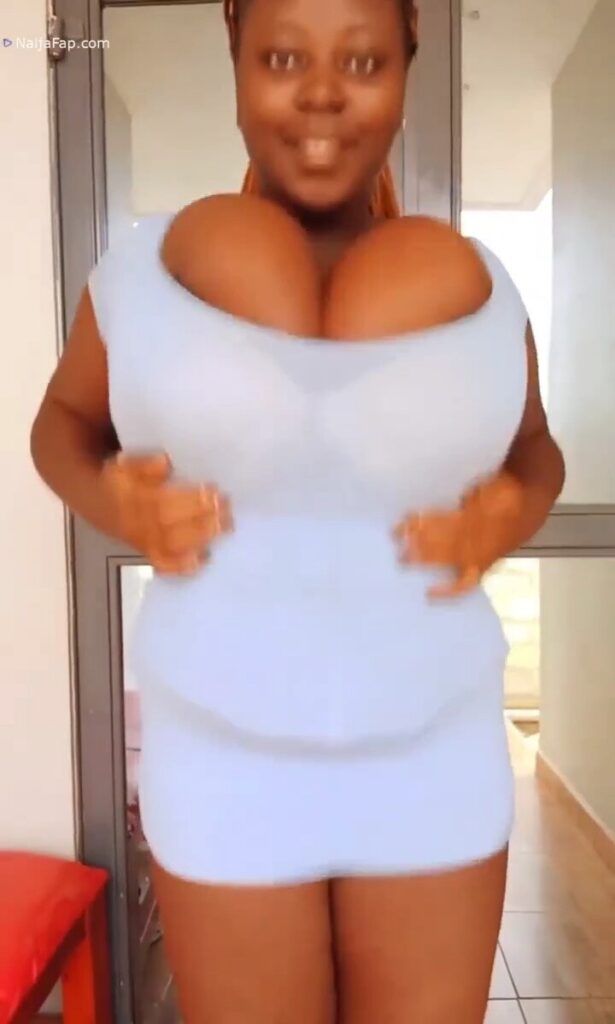 Daisy Showing Her Sexy Big Boobs
