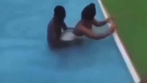 Horny Couple Fucking in The Pool