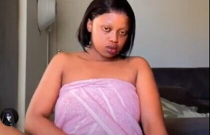 Noli Instagram Baddie Fingers Herself on Cam