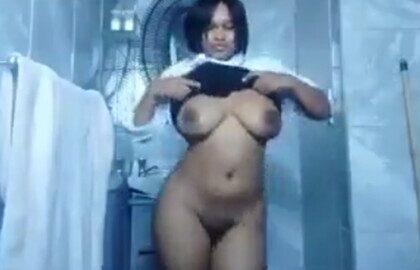 Noella Goes Naked To Thank Her Followers