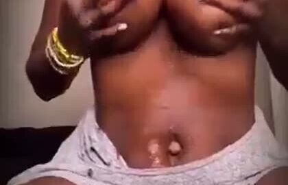 Horny Babe Oiling Her Huge Boobs